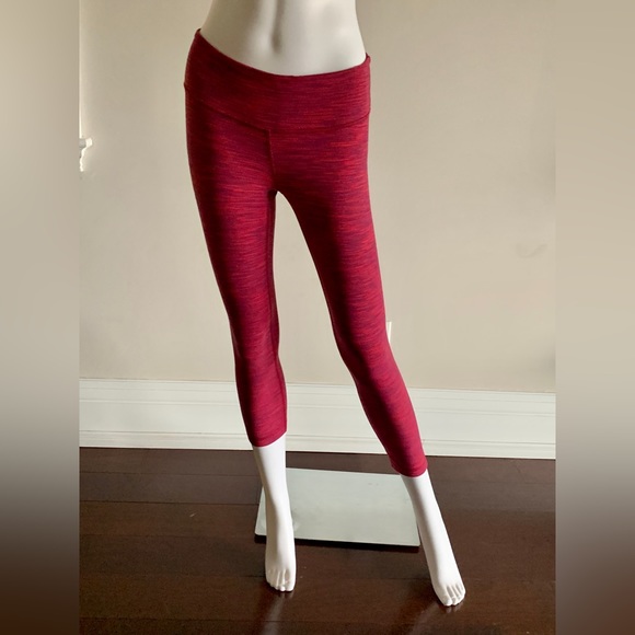 NWOT lululemon Mid-Rise Cropped Leggings in Patterned Pink - Picture 1 of 6